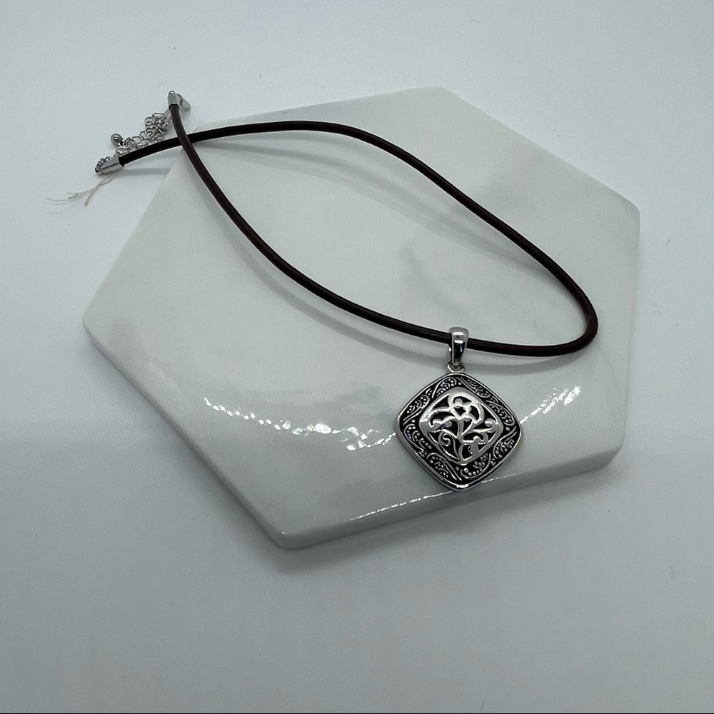 Lia Sophia Retired Sheridan Necklace☘️🌈